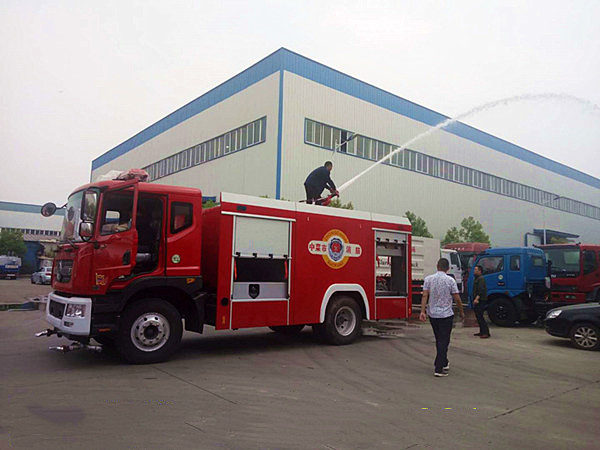 8噸 東風(fēng)D9水罐消防車(chē)