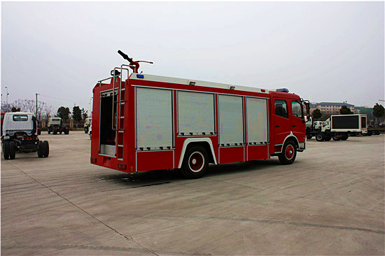 6噸天錦水罐消防車（內藏灌）