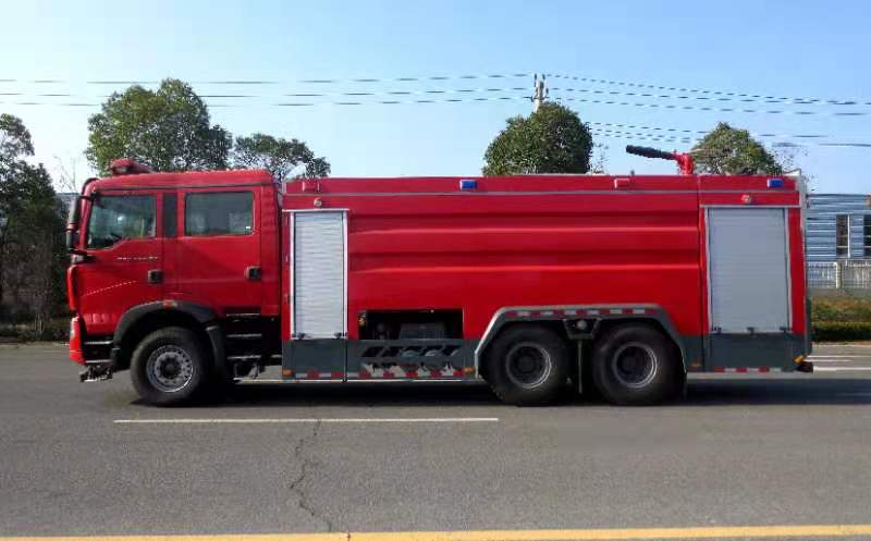 豪沃12噸泡沫消防車(chē)