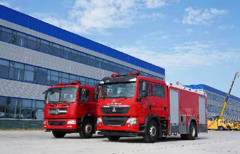 國(guó)六重汽8方水罐消防車
