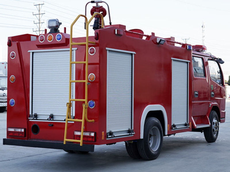 2.5噸多利卡水罐消防車