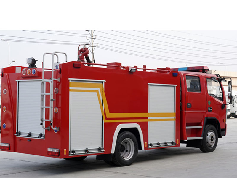 3.5方多利卡水罐消防車
