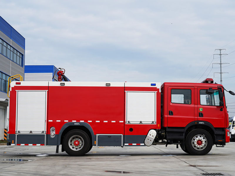 東風(fēng)D9-7噸水罐消防車（常壓泵）