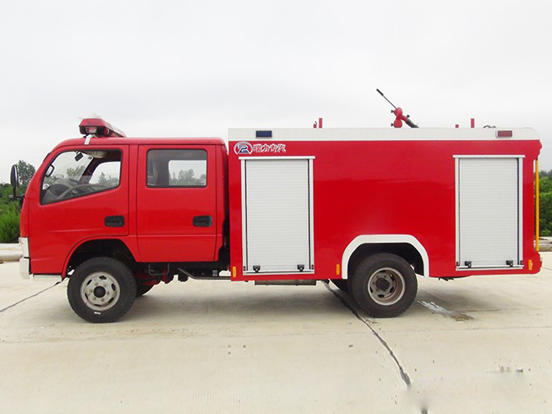 小多利卡水罐消防車(chē)