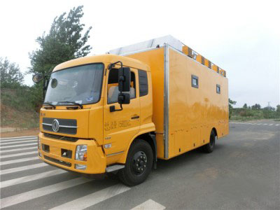 廂長(zhǎng)6.4米東風(fēng)天錦 餐車(chē)