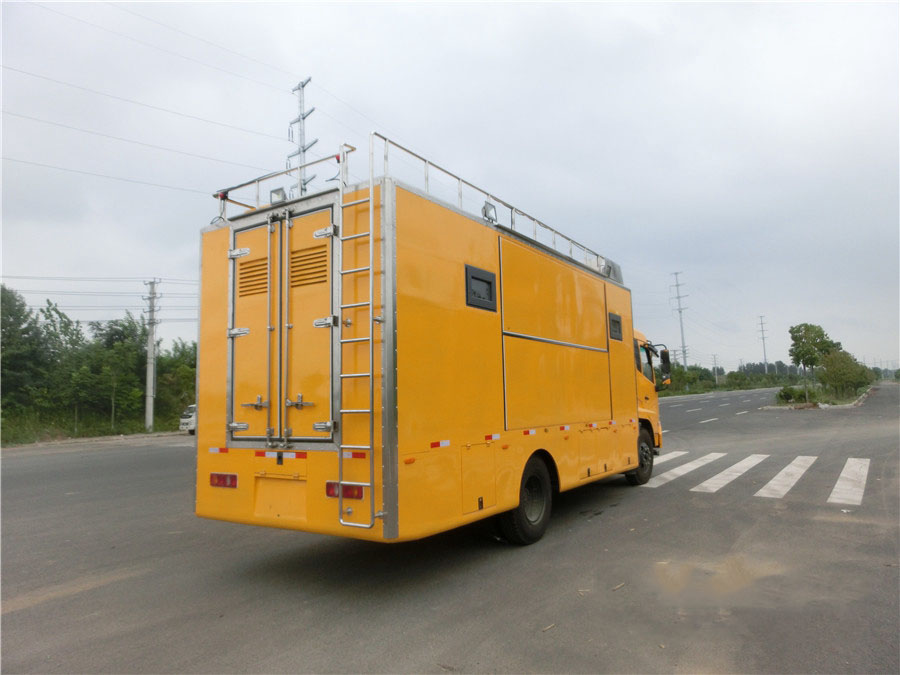 廂長6.4米東風(fēng)天錦 餐車