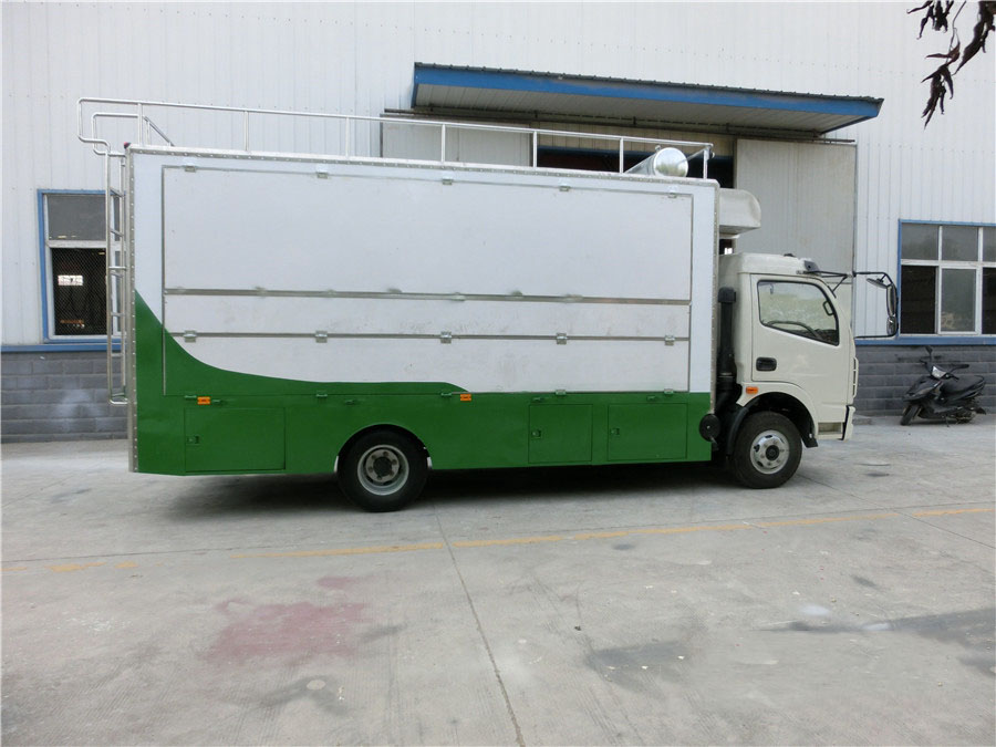 廂長(zhǎng)5.2米東風(fēng)D7 餐車(chē)