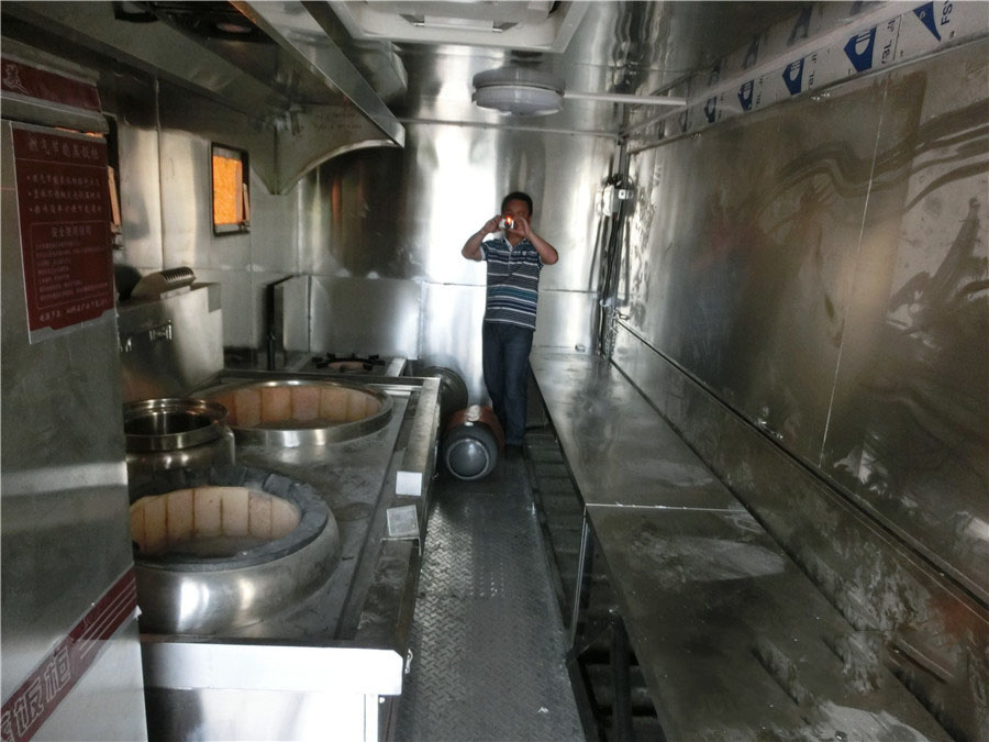 廂長(zhǎng)5.2米東風(fēng)D7 餐車