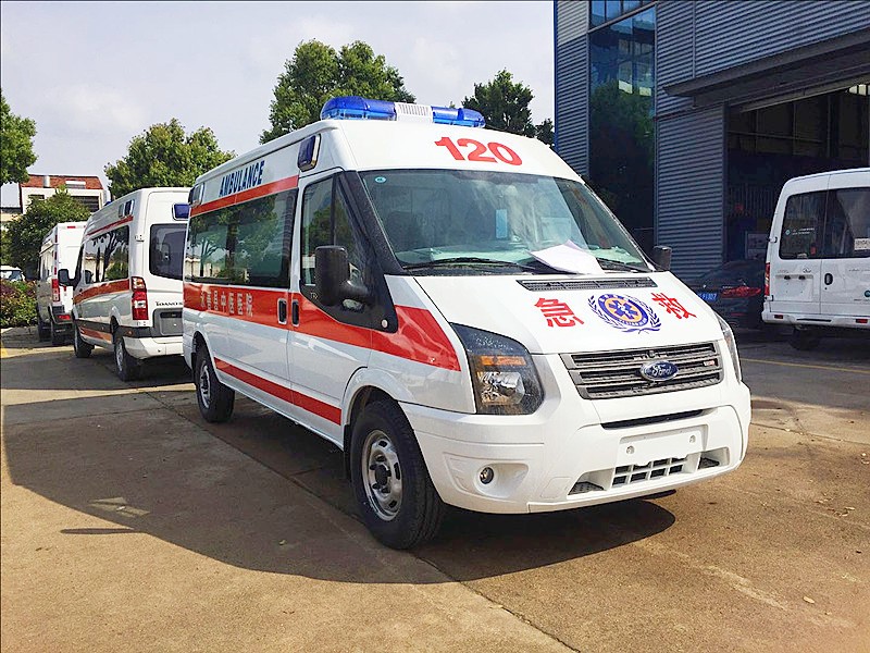 福特新時(shí)代V348長(zhǎng)軸中頂救護(hù)車(chē)
