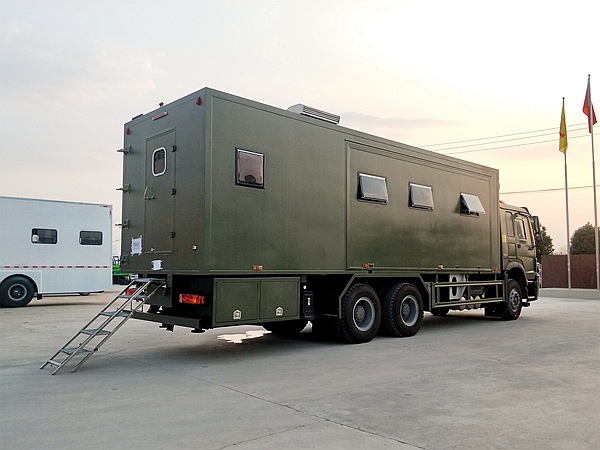 宿營(yíng)車(chē)滿(mǎn)足8-28人野外住宿配置齊全